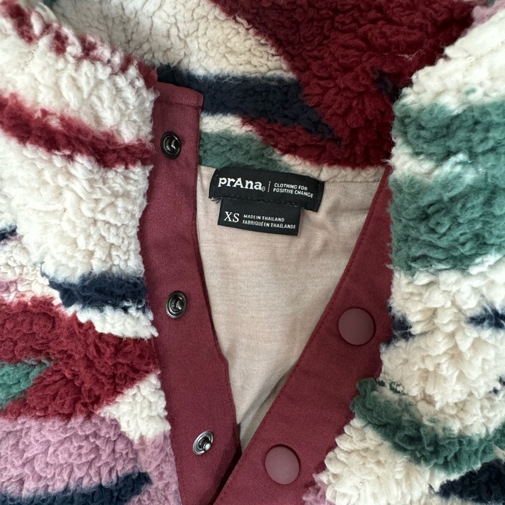 PRANA pull over - Picture 2 of 6